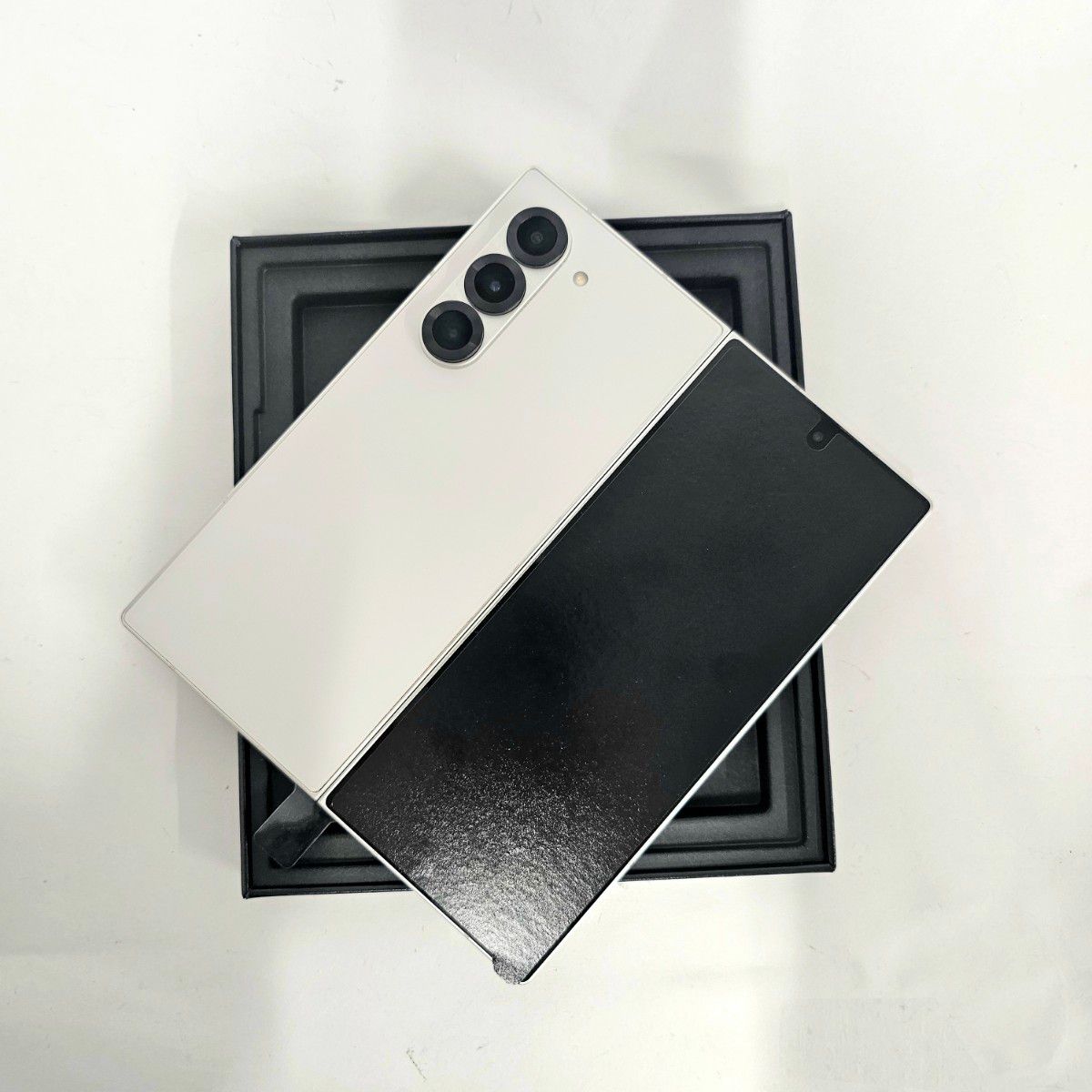 Galaxy Z FOLD6 256GB ホワイト ー SIMフリー 【極美品】｜Yahoo