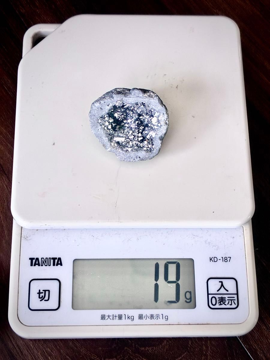 銀色 クリスタル 天然石 原石 鉱石 パワーストーン 鑑賞石 魔除け 標本