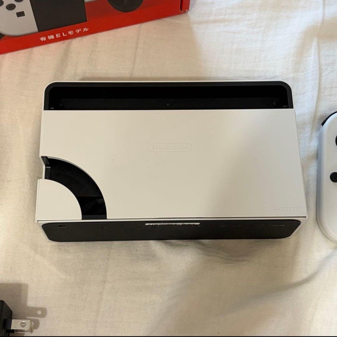 未使用品に近い】Nintendo Switch 有機ELモデル ホワイト Pro
