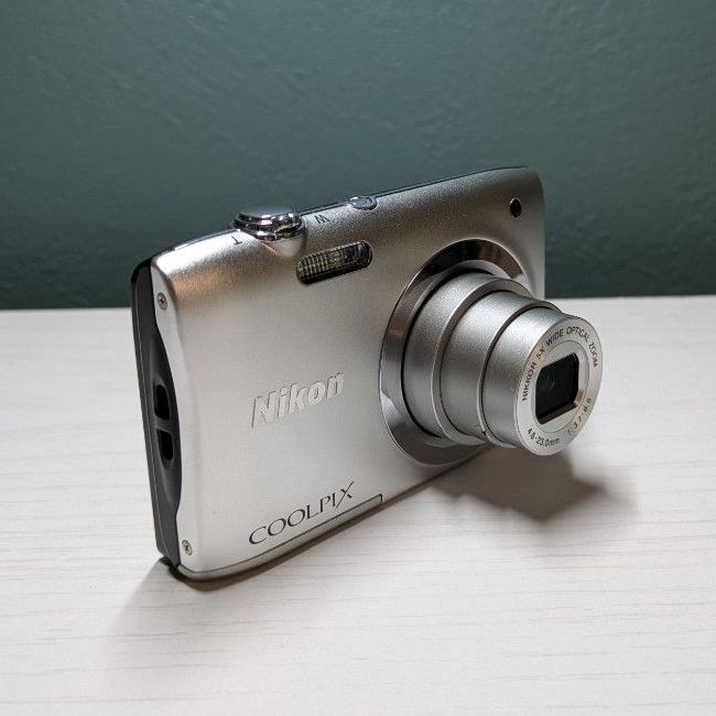 Nikon COOLPIX A100 シルバー コンパクトデジタルカメラ｜Yahoo!フリマ