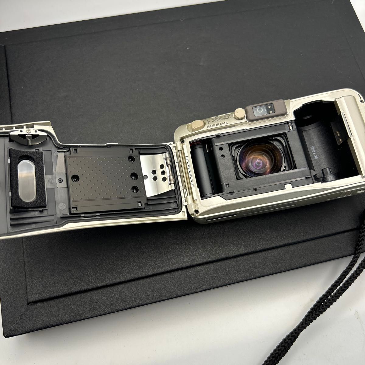 オリンパスのコンパクトフィルムカメラ「μ (ミュー) ZOOM 105 DELUXE