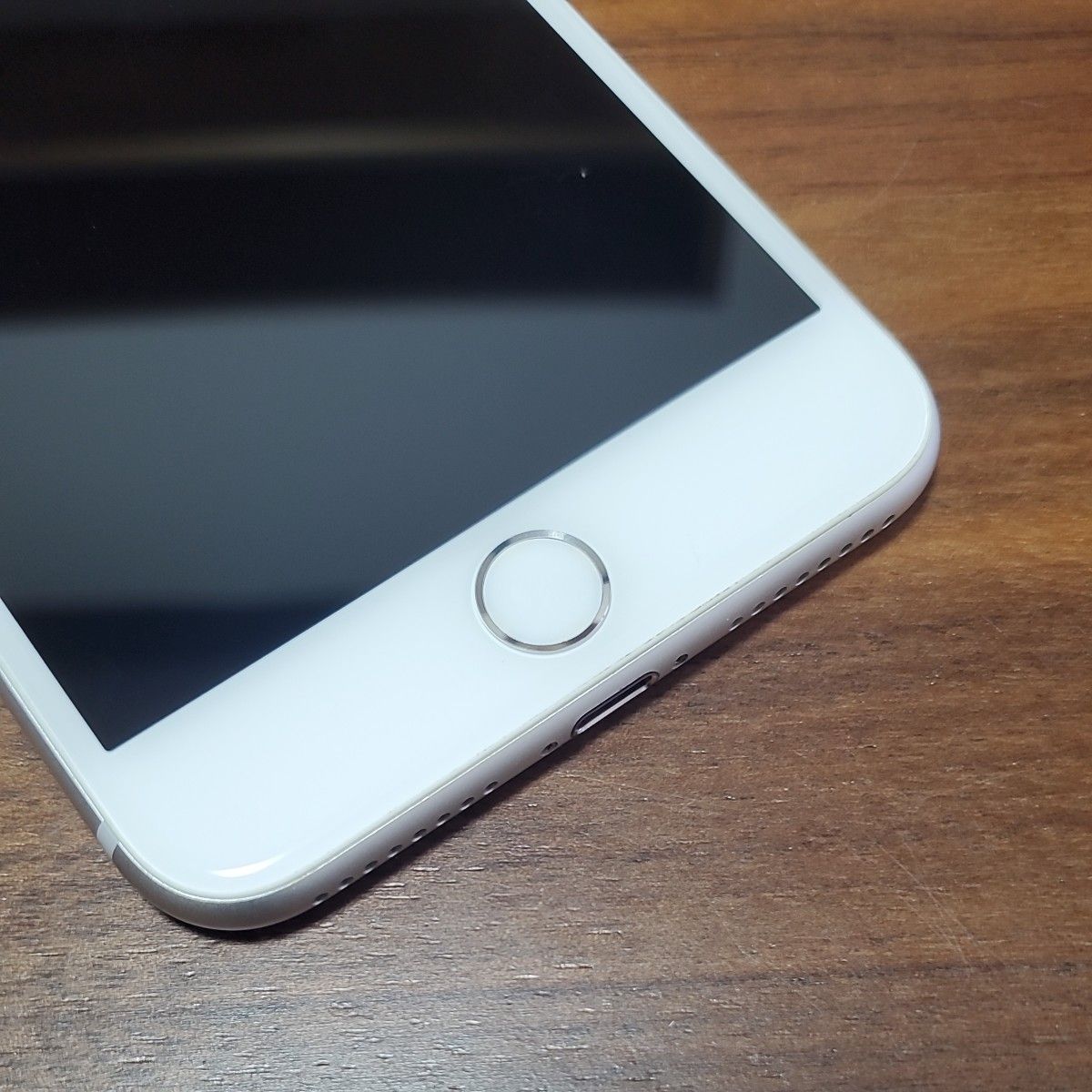 美品】iPhone 7 Plus 128GB 本体 SIMロック解除済 シルバー SIMフリー