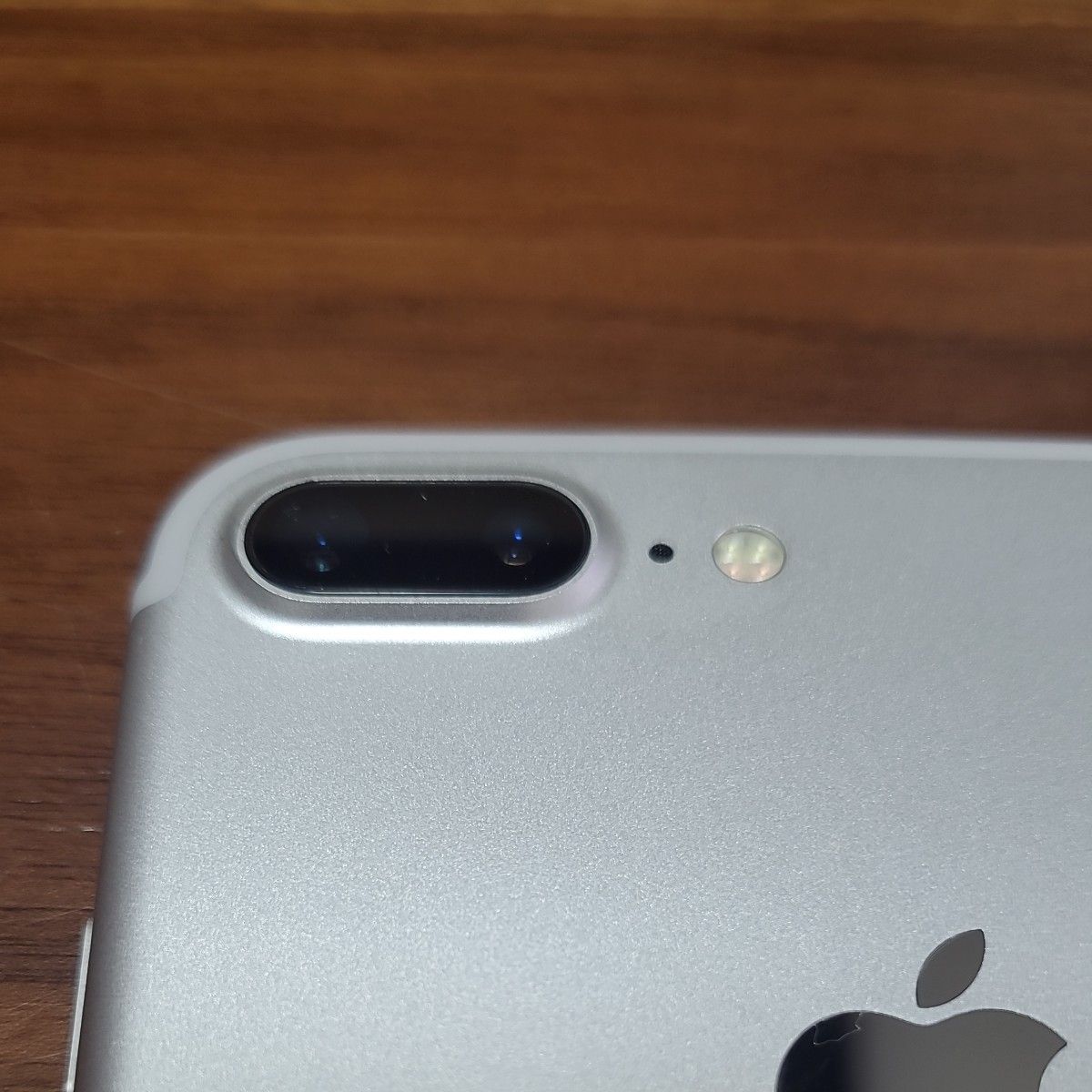 美品】iPhone 7 Plus 128GB 本体 SIMロック解除済 シルバー SIMフリー