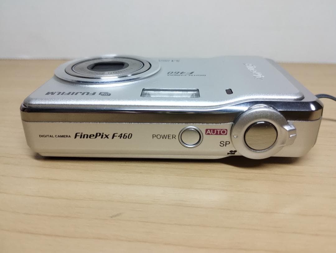 エモコンデジ FinePix F460 シルバー デジカメ FUJIFILM 富士フィルム