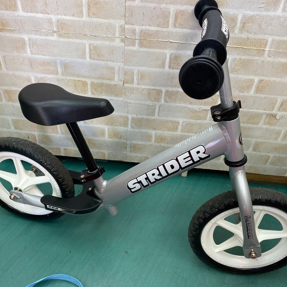 ストライダー プロ シルバー 12インチ 子供 キッズ 幼児用自転車