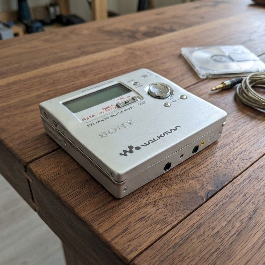 中古美品【再生録音共OK品】SONY MDウォークマン MZ-R909 シルバー 単3