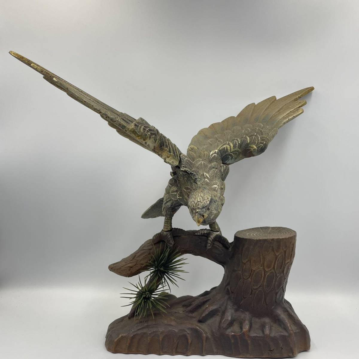 Yahoo!オークション - 金属製 鉄製 鷹 鷲 置物 オブジェ 骨董 コレクシ