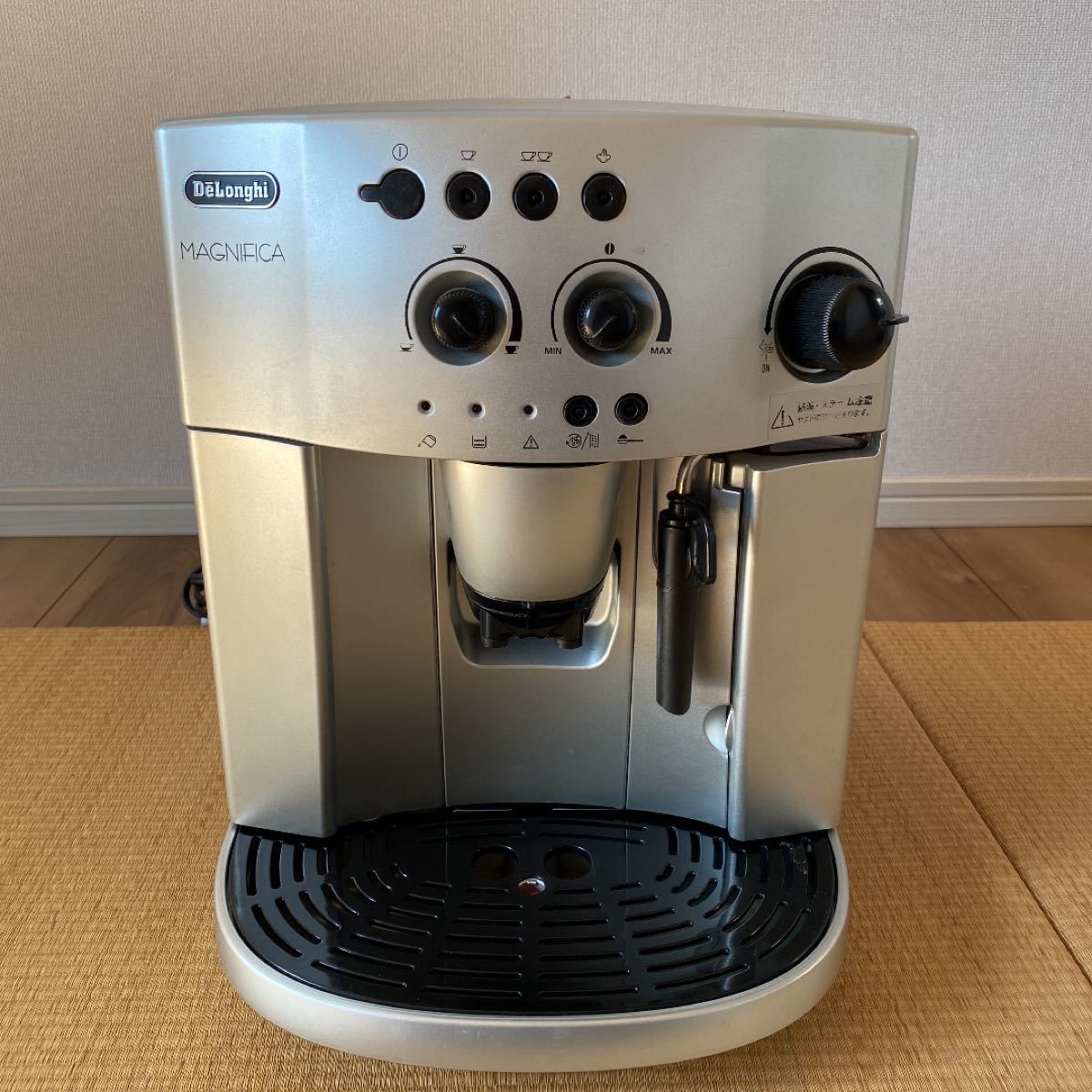 中古 デロンギ 全自動コーヒーメーカー ESAM1200SJ マグニフィカ