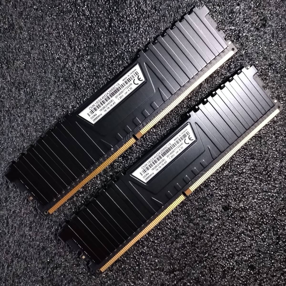 DDR4メモリ 16GB(8GBx2) Corsair VENGEANCE LPX CMK16GX4M2A2666C18