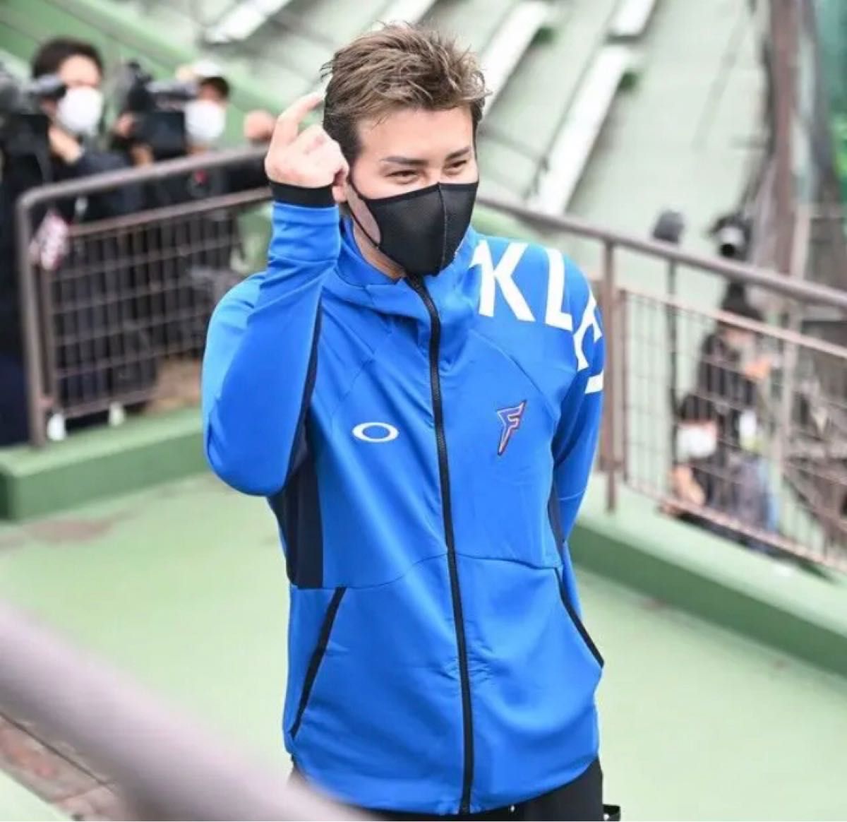 オークリー 北海道 日本ハム ファイターズ フルジップ ジャケット L