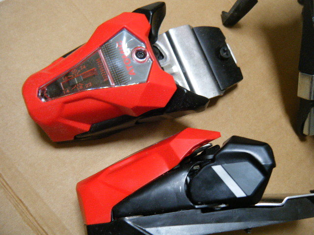 新品 2022-23 アトミック ATOMIC ICON 24 WC選手用ビンディング 1台