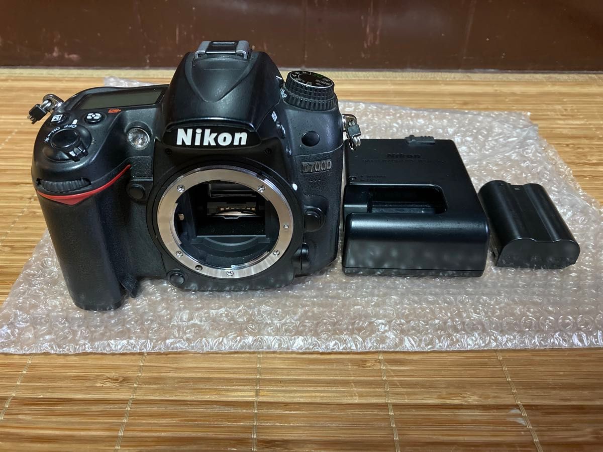 一眼デビューにオススメ Nikon D5000 手ぶれ補正搭載 一眼レフカメラ