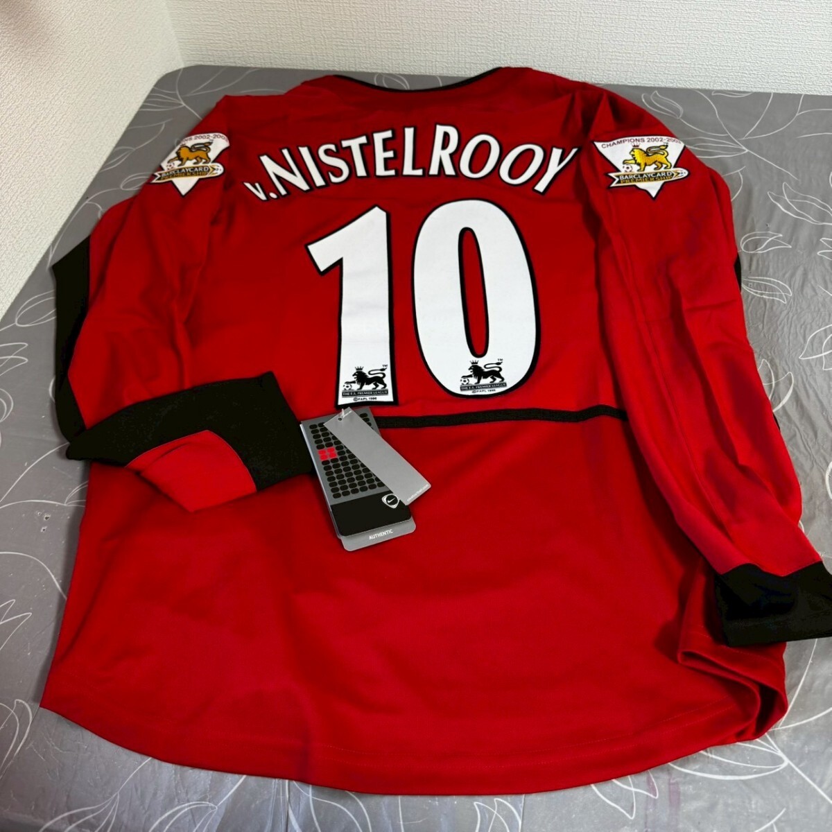 Yahoo!オークション -「ファンニステルローイ ユニフォーム」の落札