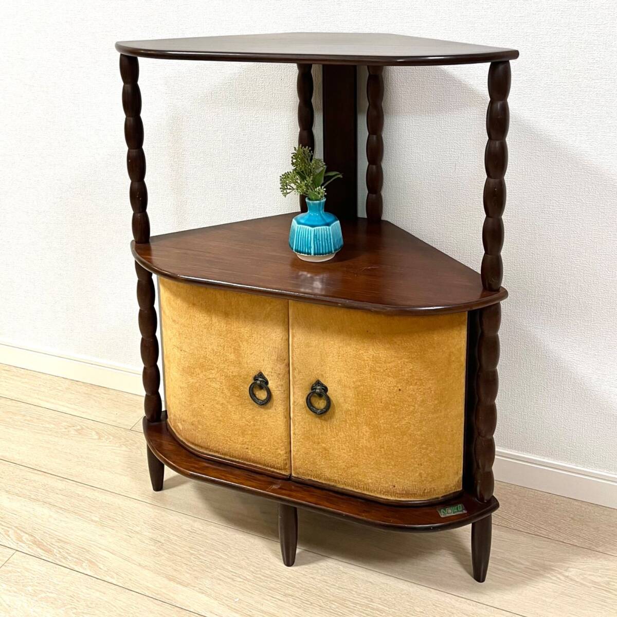 Yahoo!オークション -「ナジコ」(飾り棚) (棚、キャビネット)の落札