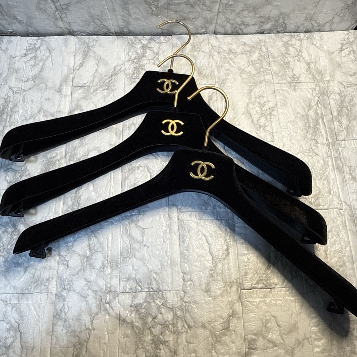 Yahoo!オークション -「ハンガー セット」(シャネル) (し)の落札相場