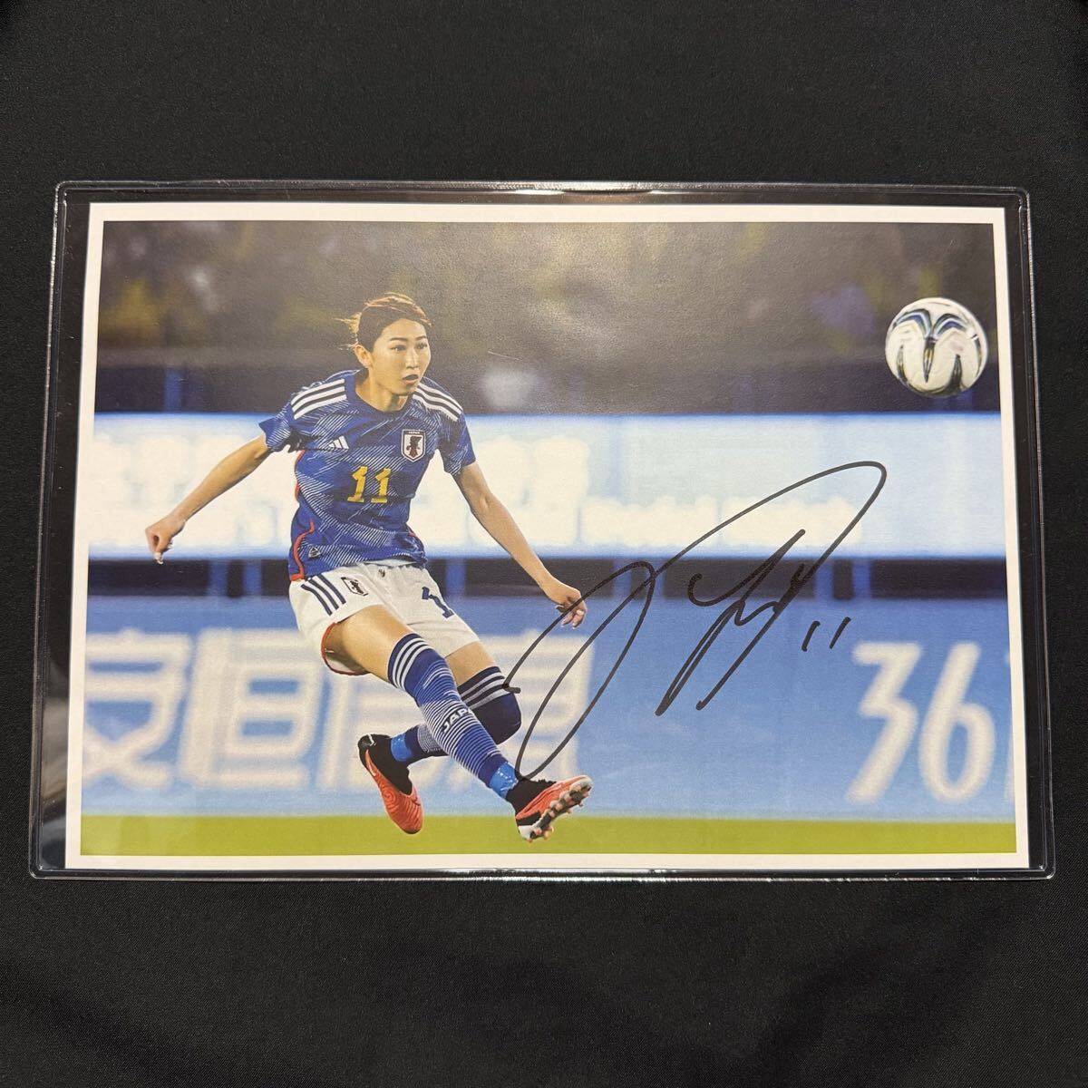 Yahoo!オークション -「長谷川唯 サイン」の落札相場・落札価格