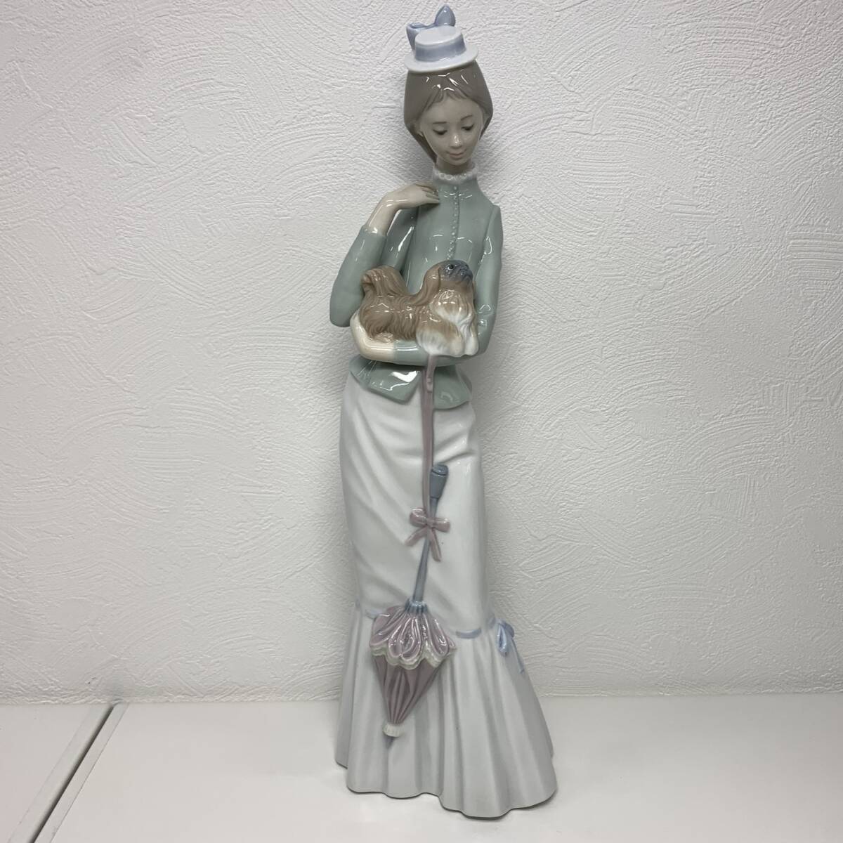 Yahoo!オークション -「子犬を抱く貴婦人」の落札相場・落札価格