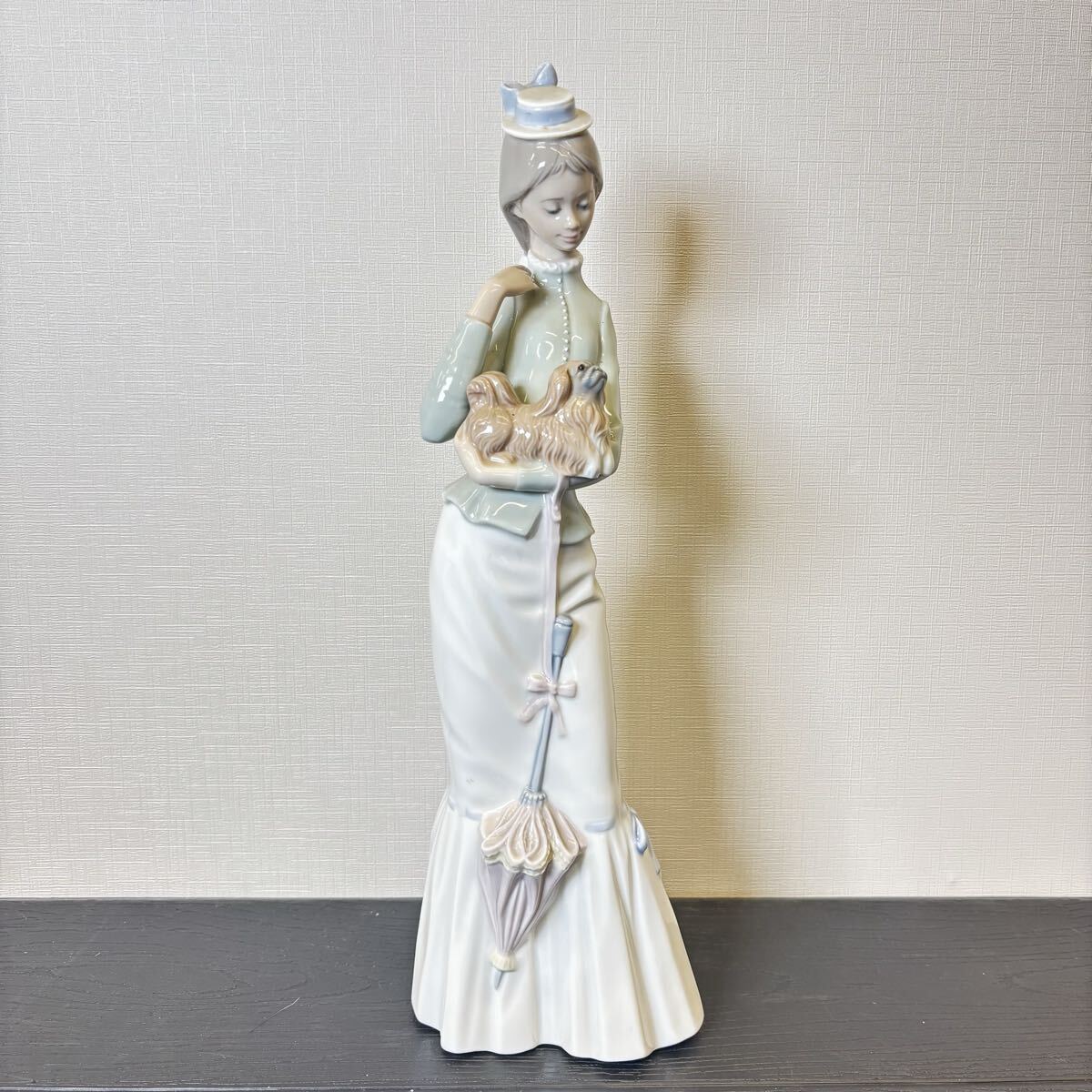 Yahoo!オークション -「子犬を抱く貴婦人」の落札相場・落札価格