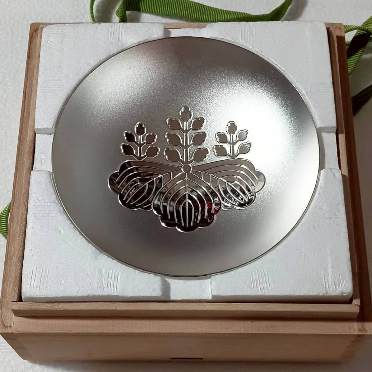 Yahoo!オークション - 「内閣総理大臣 銀杯」酒器 (銀製) の落札相場