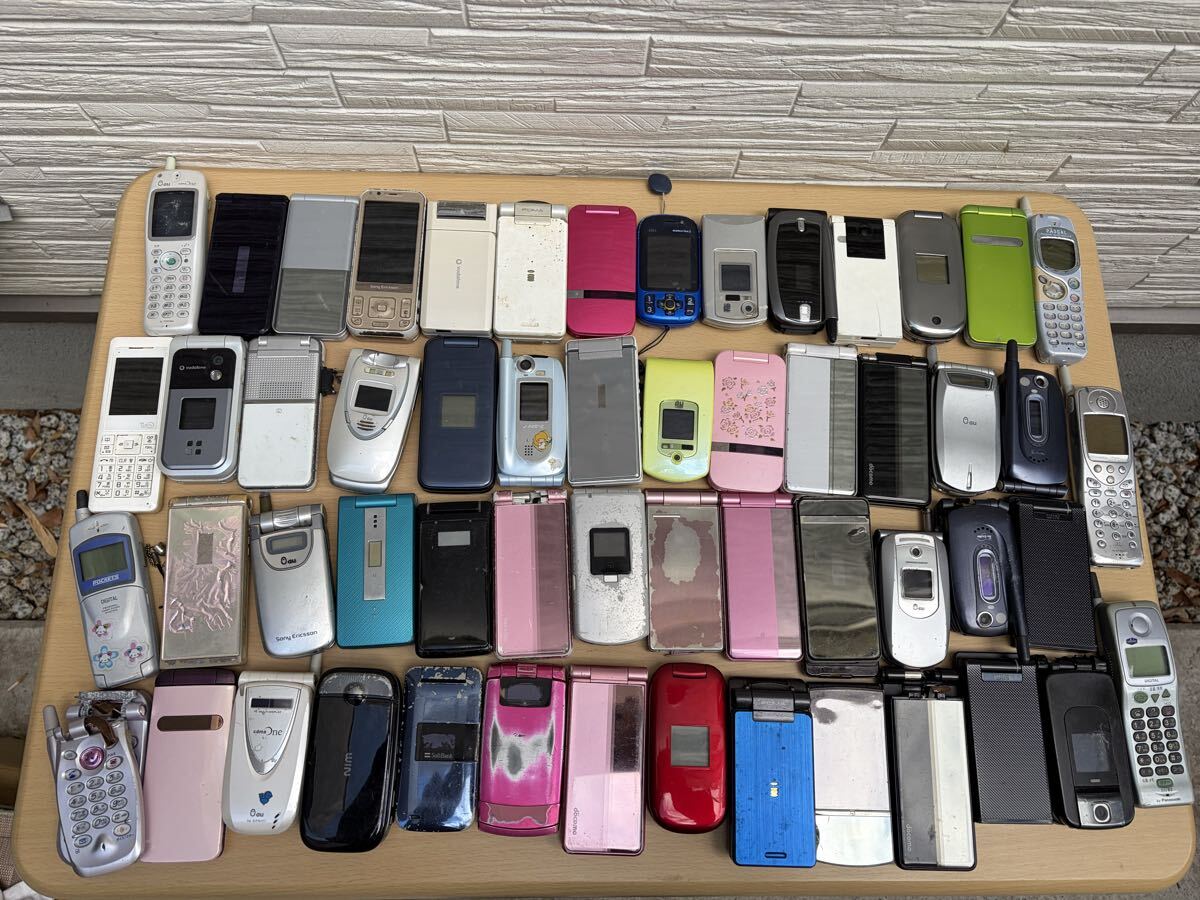 個◇ガラケー約70台まとめ売り ジャンク 携帯 部品取り 約8㎏ 01007