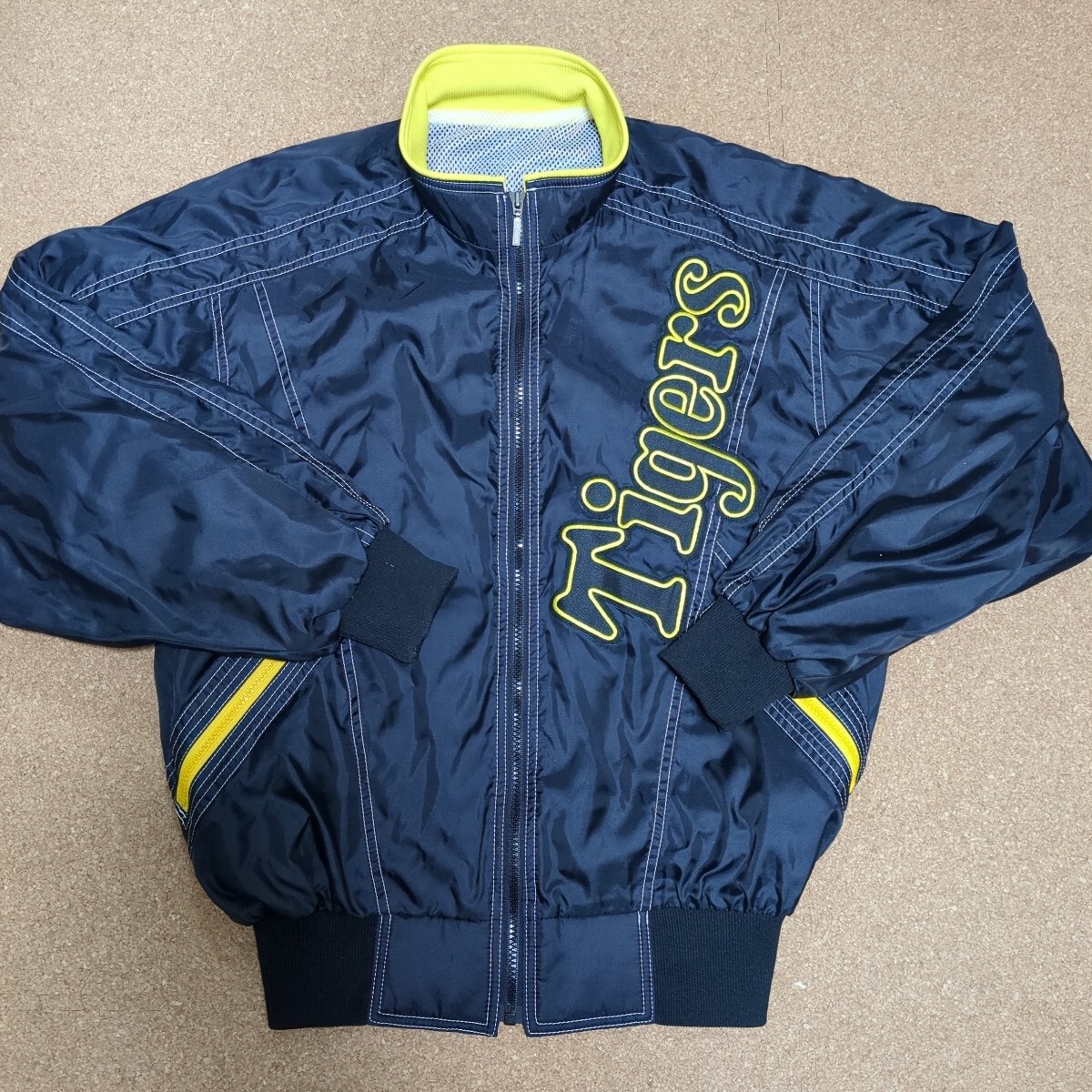 Yahoo!オークション -「阪神タイガースグランドコート」の落札相場