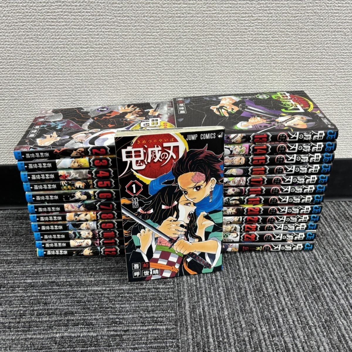 Yahoo!オークション -「鬼滅の刃 初版」(全巻セット) (漫画、コミック