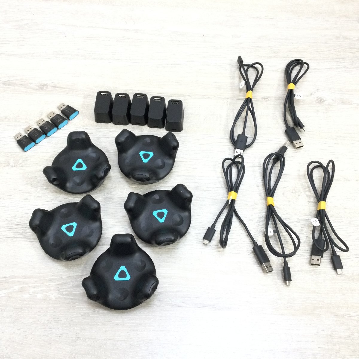 Yahoo!オークション -「vive tracker」(周辺機器) の落札相場・落札価格