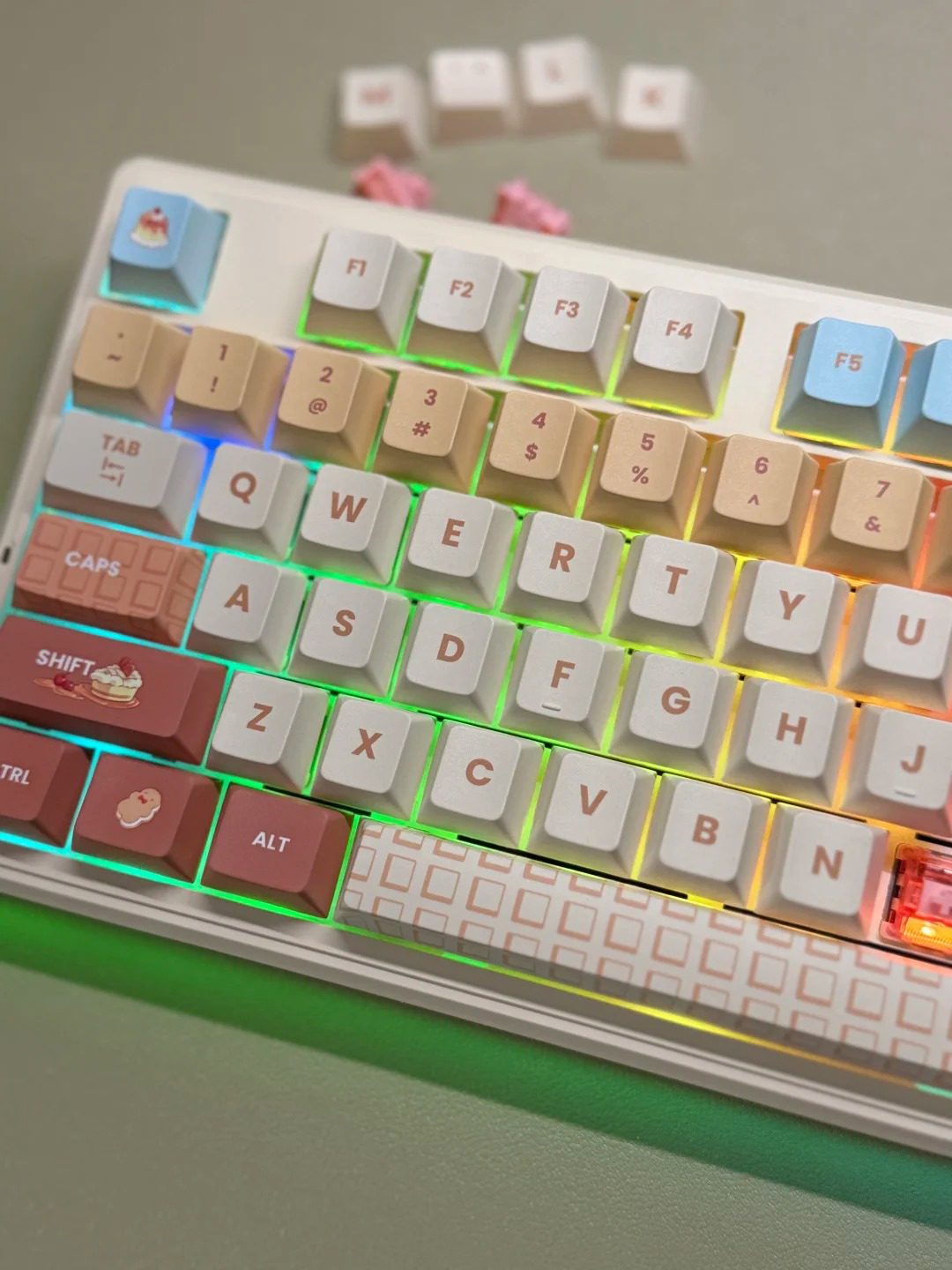 Aula F87 Pro V2 – デュアル8000Hz、ドットマトリックスディスプレイ