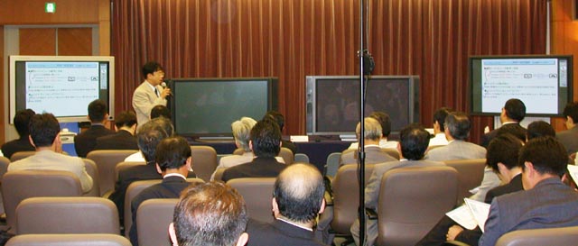 パイオニア、新型プラズマディスプレイの内覧会を実施