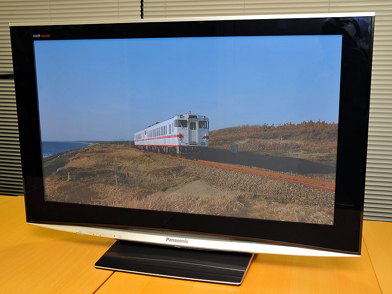 パナソニック、42型プラズマTVを茨木の47小中学校に寄贈