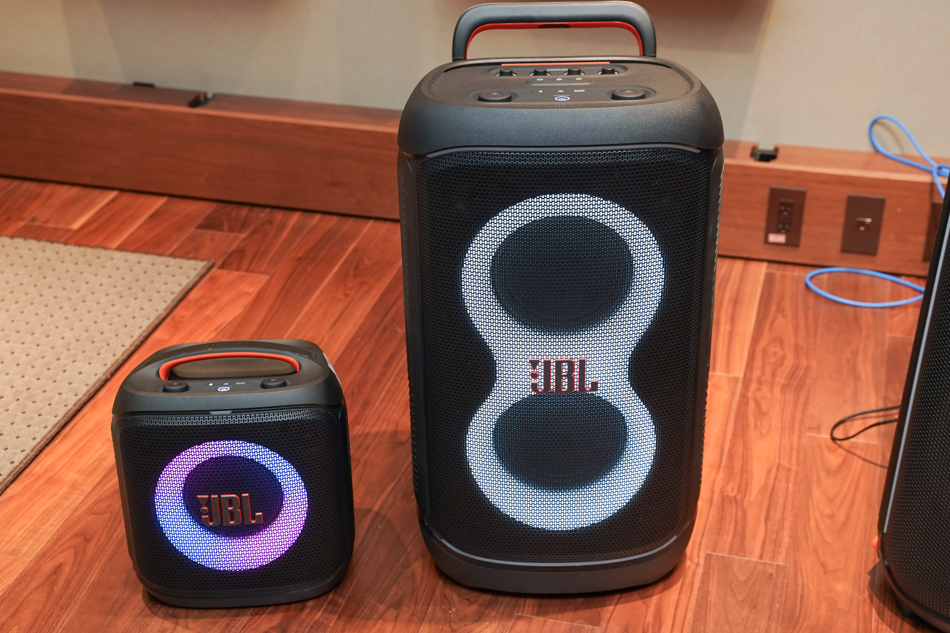 JBL、“AI Sound Boost”で音が進化したPARTYBOXスピーカー3機種 - AV Watch