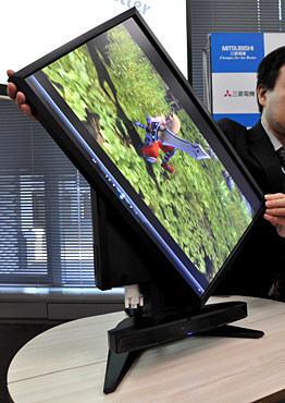 三菱、ゲーマー向け23型液晶ディスプレイ「VISEO MDT231WG」、ゲームの