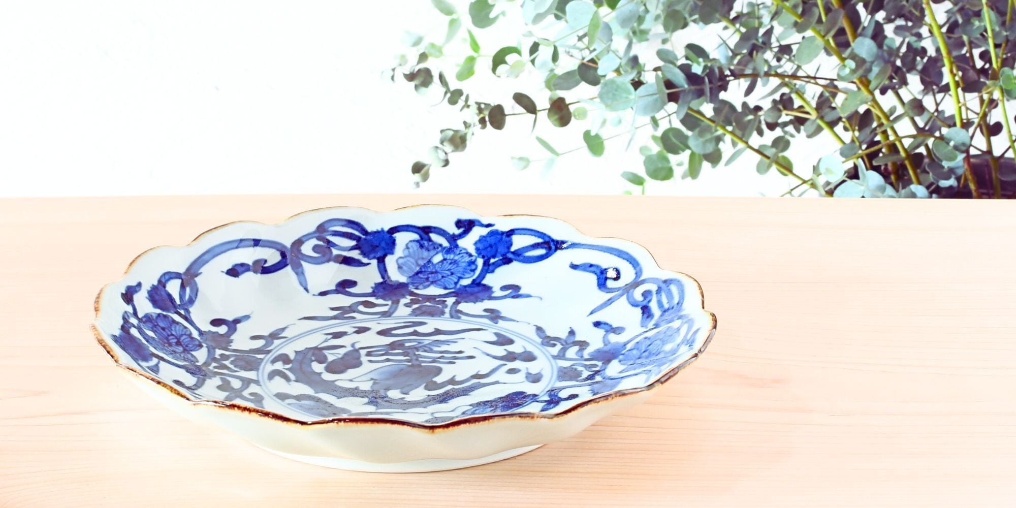 有田焼 福泉窯 手描き 染付見込鳳凰絵捻り彫7.5寸和皿 | ARITAYAKI STORE