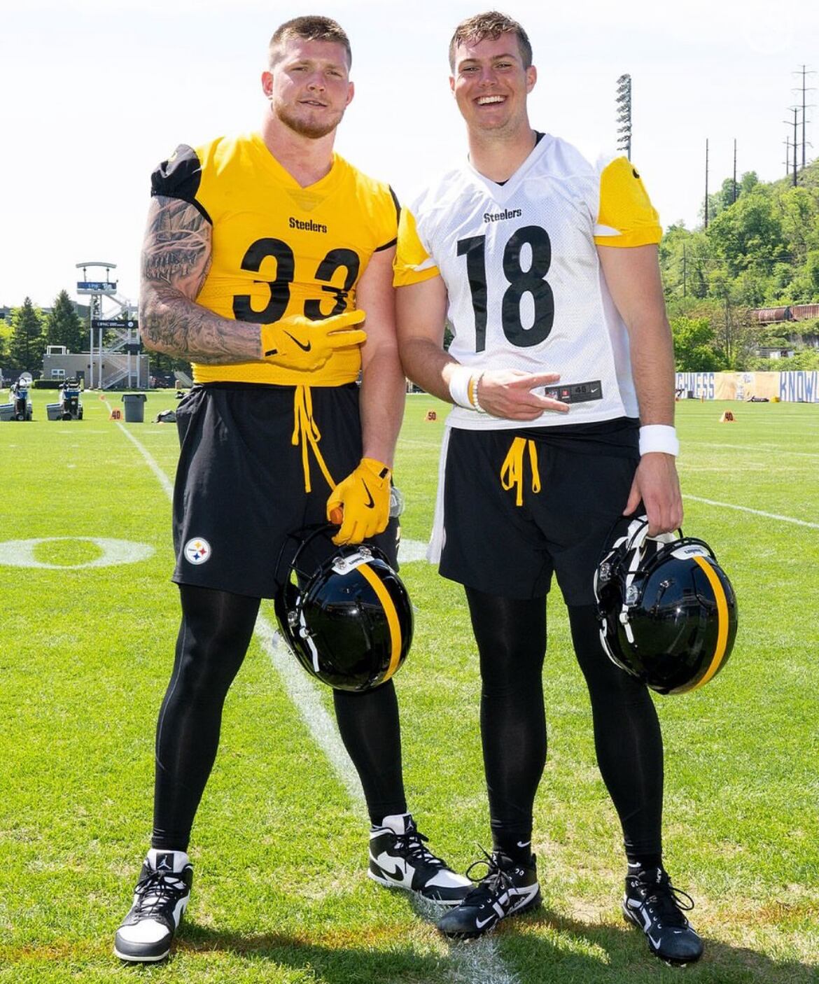 Jordan 1 ALPHA MENACE PRO Mid アメフト スパイク | END ZONE/エンド