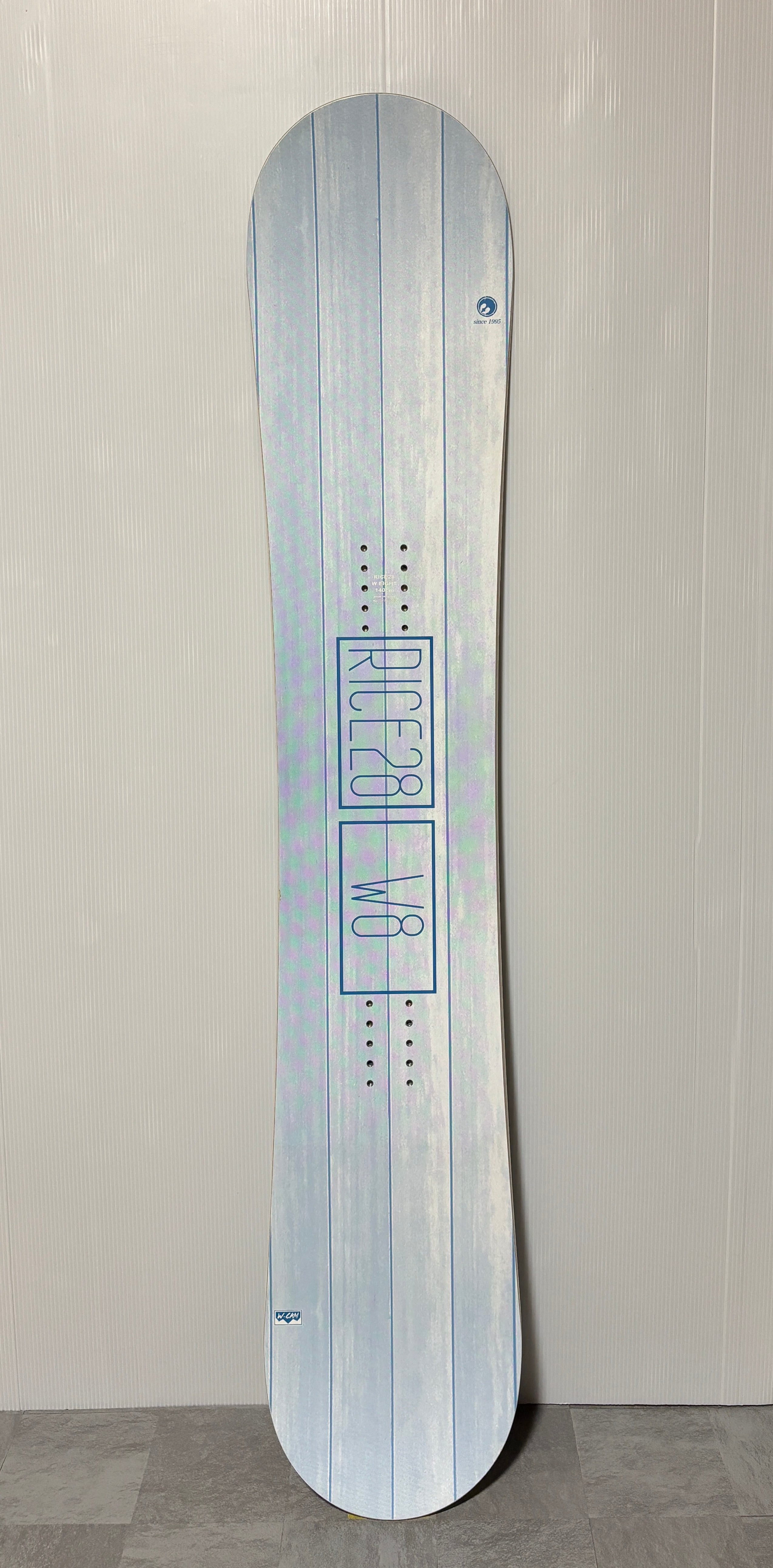 22-23 RICE28 W8 140cm ② ー しならせて魅せる、グラトリ特化のダブル