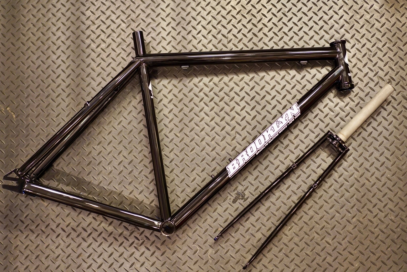 BROOKLYN MACHINE WORKS - GANGSTA V4 - フレーム&フォークセット