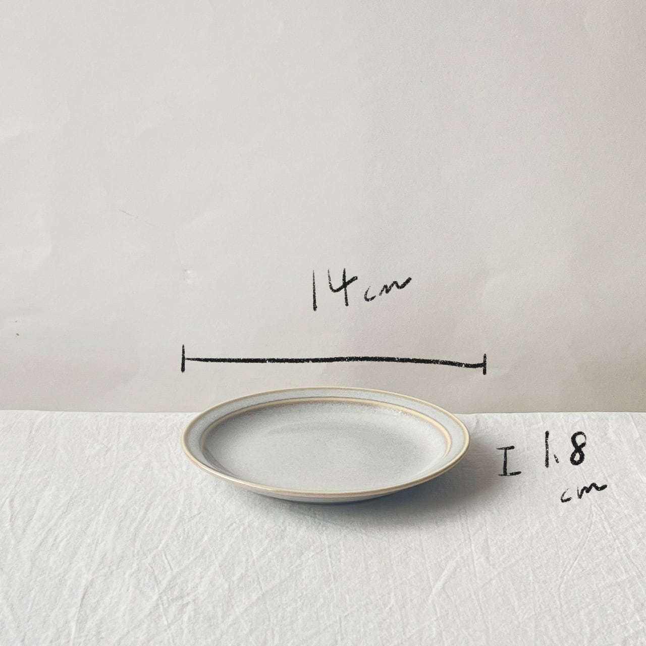 スリークプレート【14cm・ベージュ／グリーン】 | Kamani | 多治見で