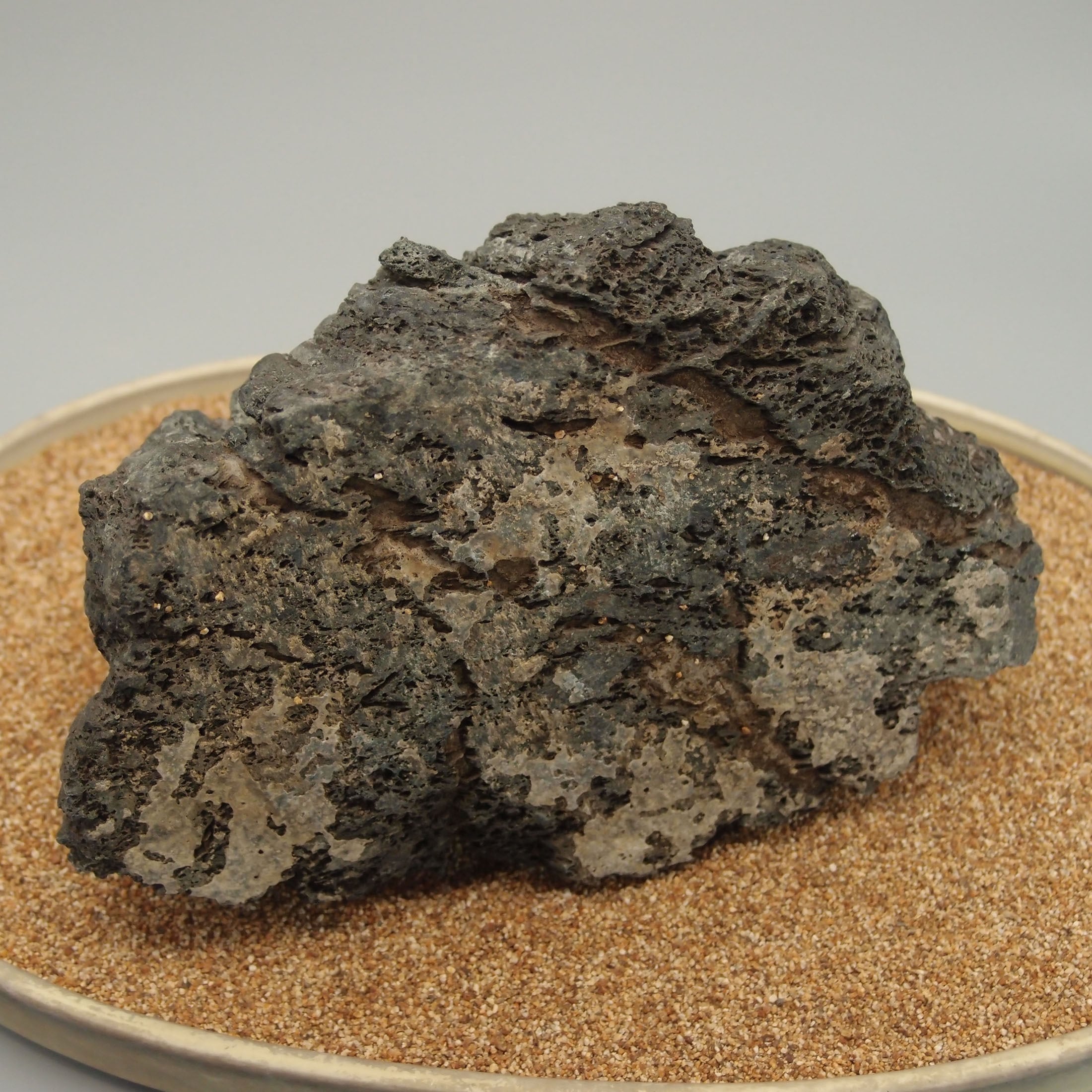 水石・景石・山形石 (B10) ※石のみ販売 | 万緑 BAN RYOKU