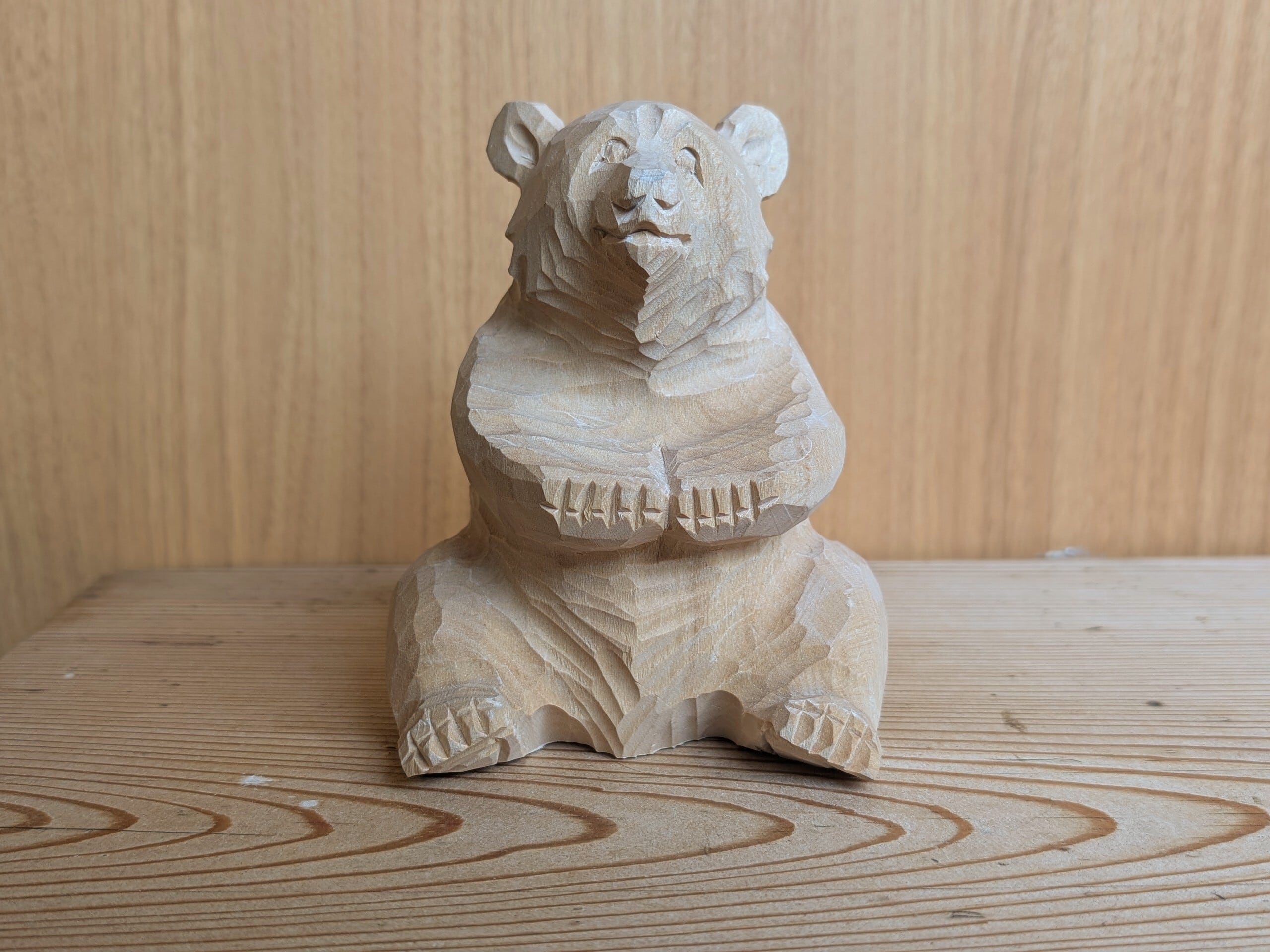 上西捷敏 モノを持つ熊 #1 | 木彫りの熊 | inoya | Basic Life Store