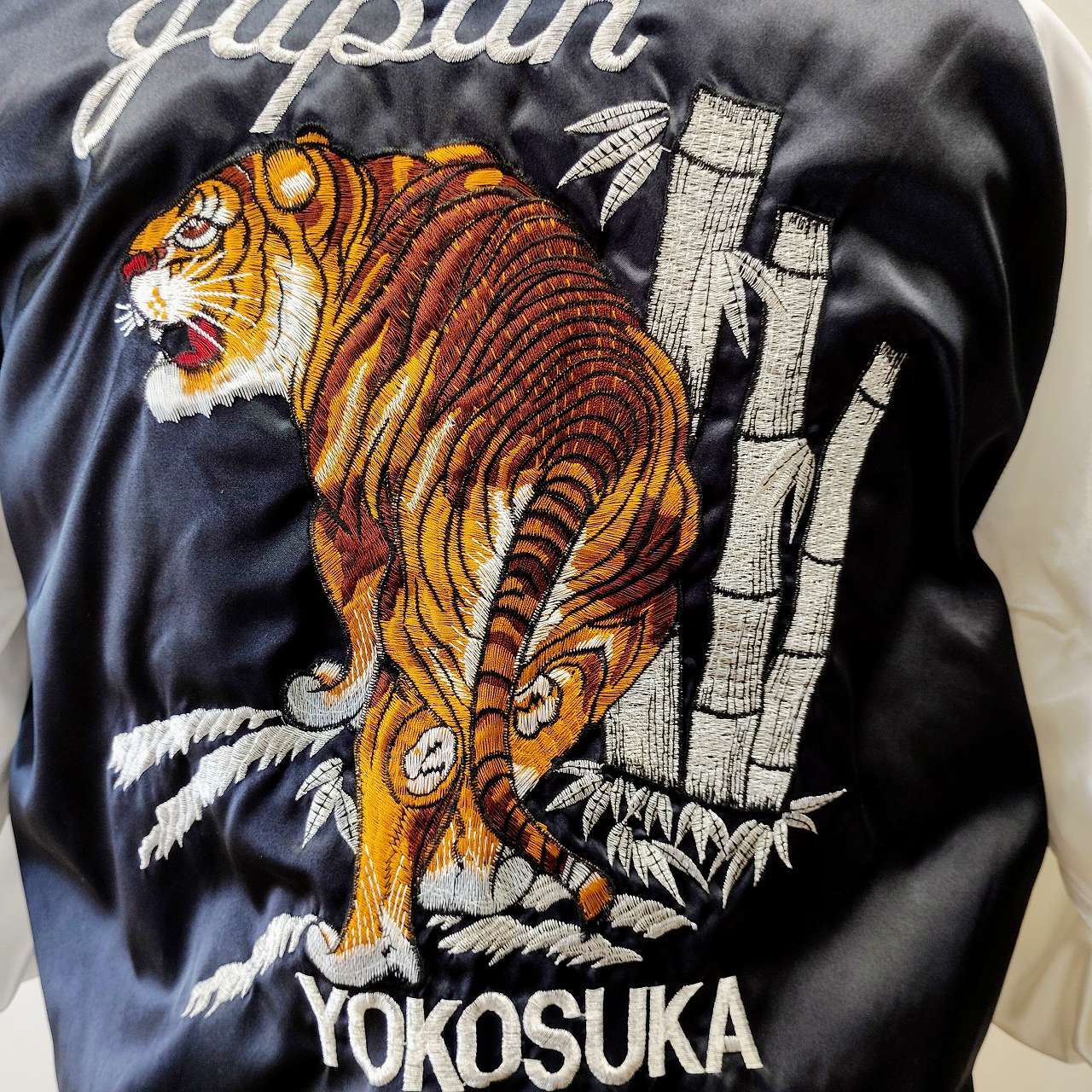 サテン 竹トラ刺繍 スカジャン 黒 L LL Embroidered jumper (SUKAJYAN