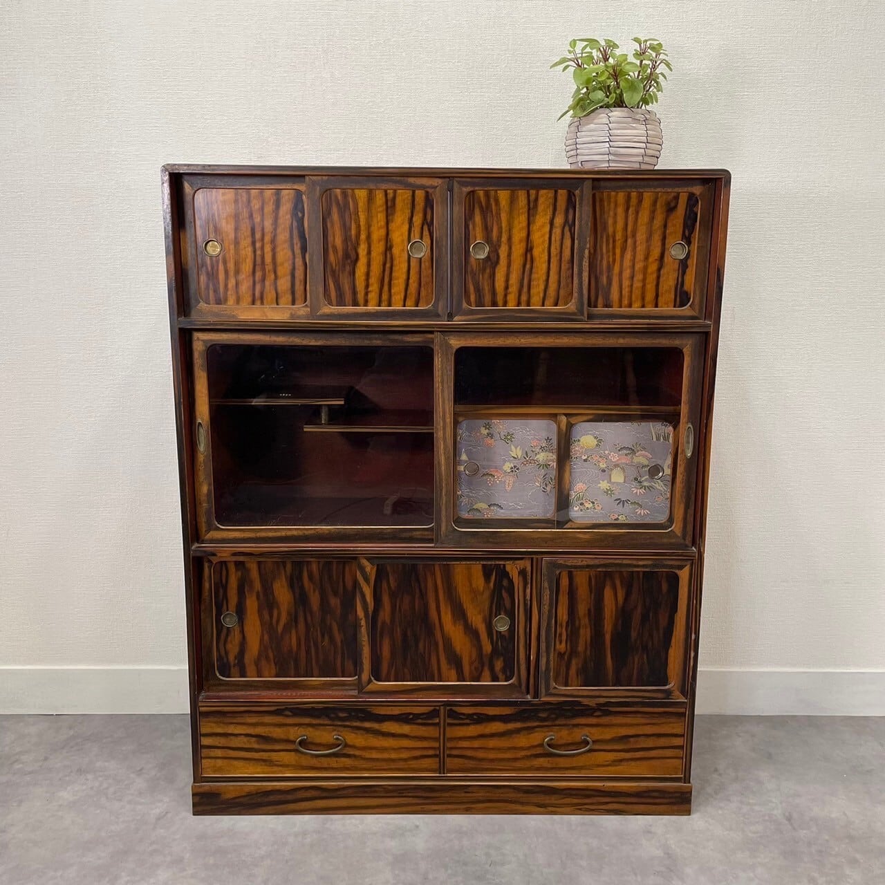 古い黒柿の茶箪笥 | meguri