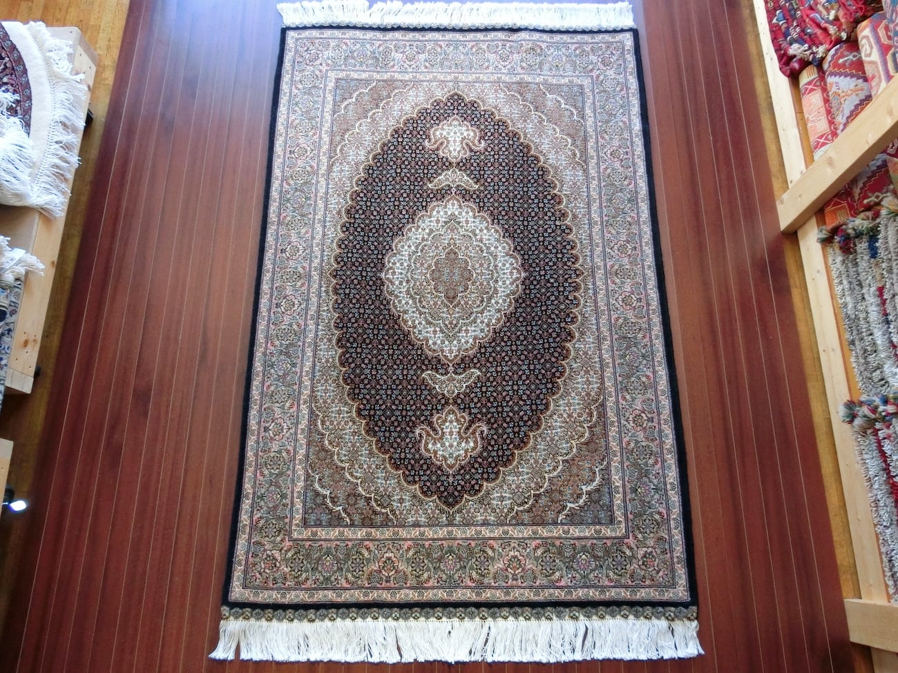 ペルシャ絨毯 手織り タブリーズ産 マヒ柄【リビングサイズ】1588