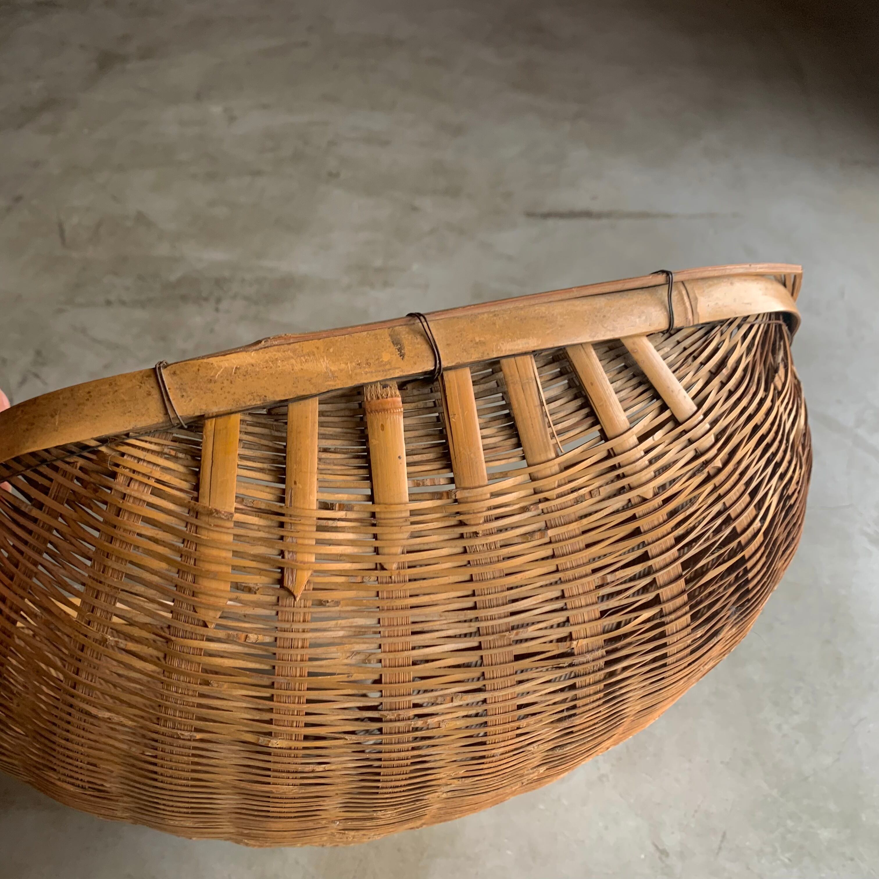 古道具 日本 / 竹製片口ざる 昭和 ディスプレイ インテリア 農具