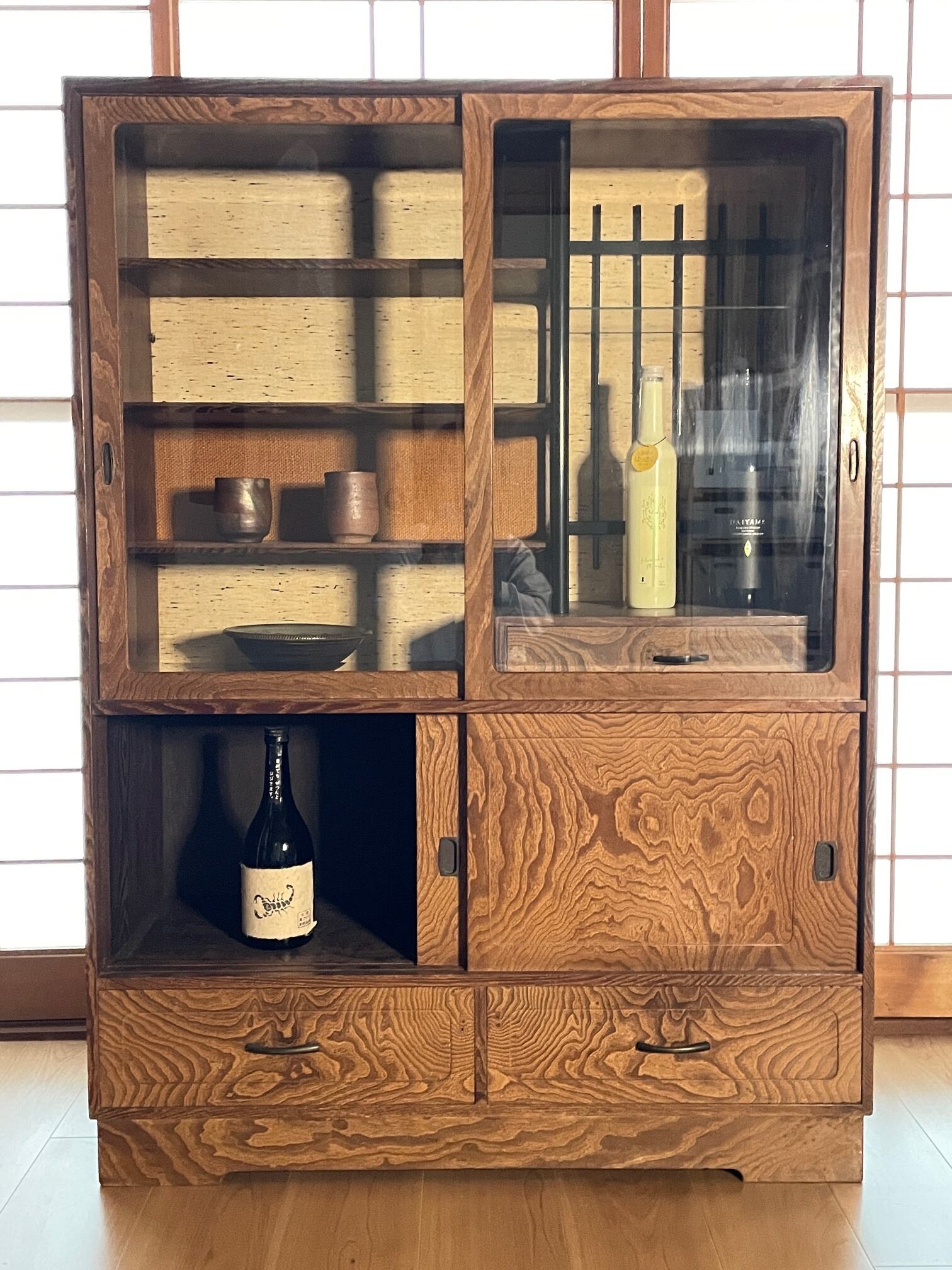 昭和レトロ古家具 ガラス3面仕様 飾り棚 ディスプレイ棚 収納棚 【公式