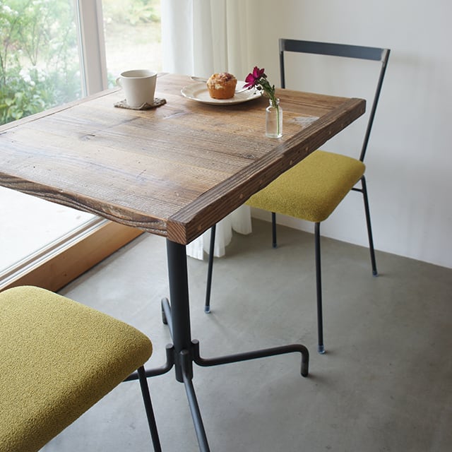 古材とアイアン脚のシャビーシックなカフェテーブル 【シャビーカフェ