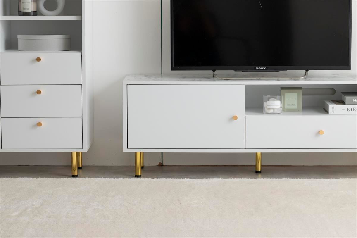 天板の大理石柄とゴールドのあしらいが特徴の引き出し付きテレビボード