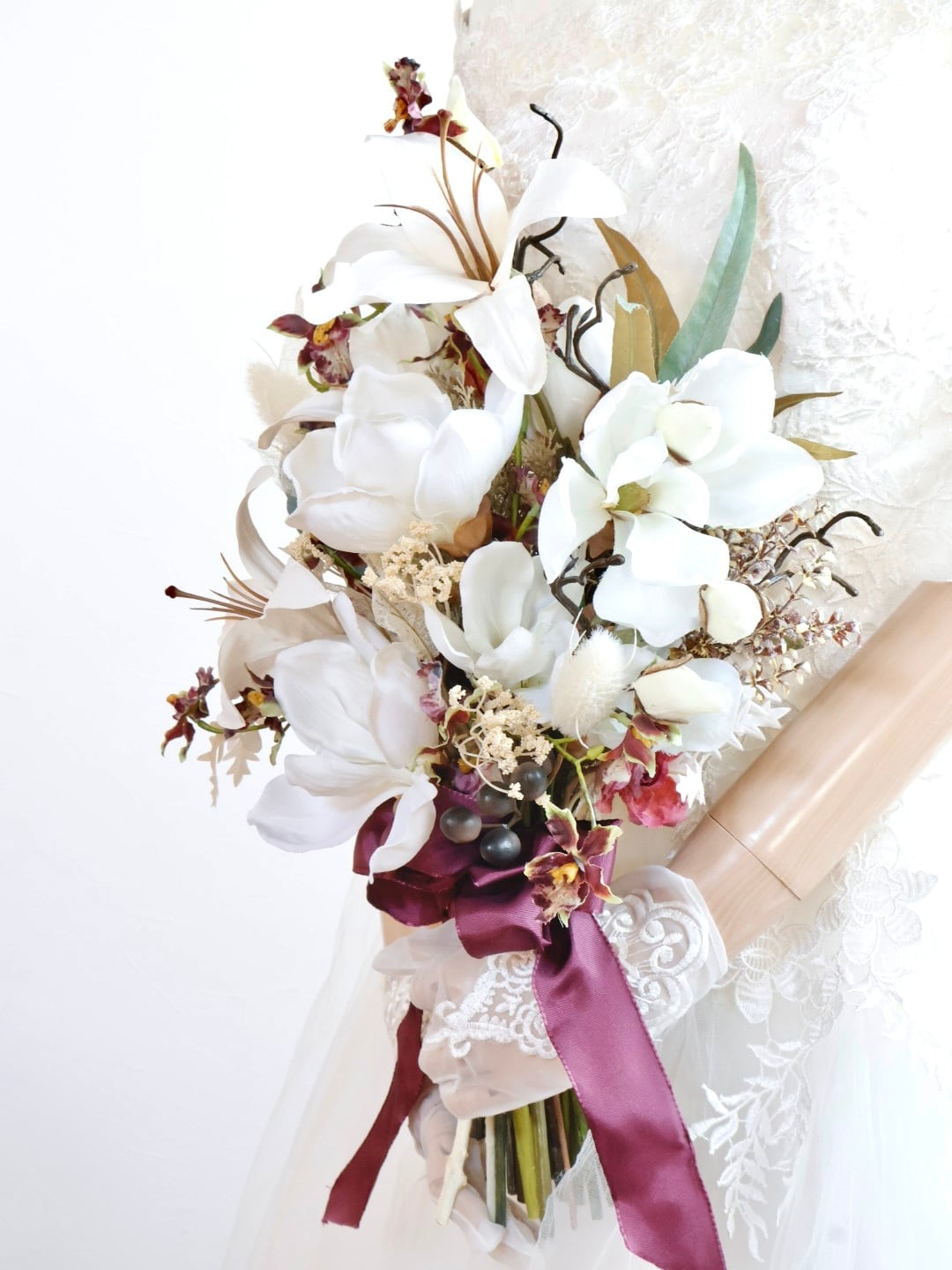 白木蓮と百合のクラッチブーケ ウェディングブーケ ブートニアセット
