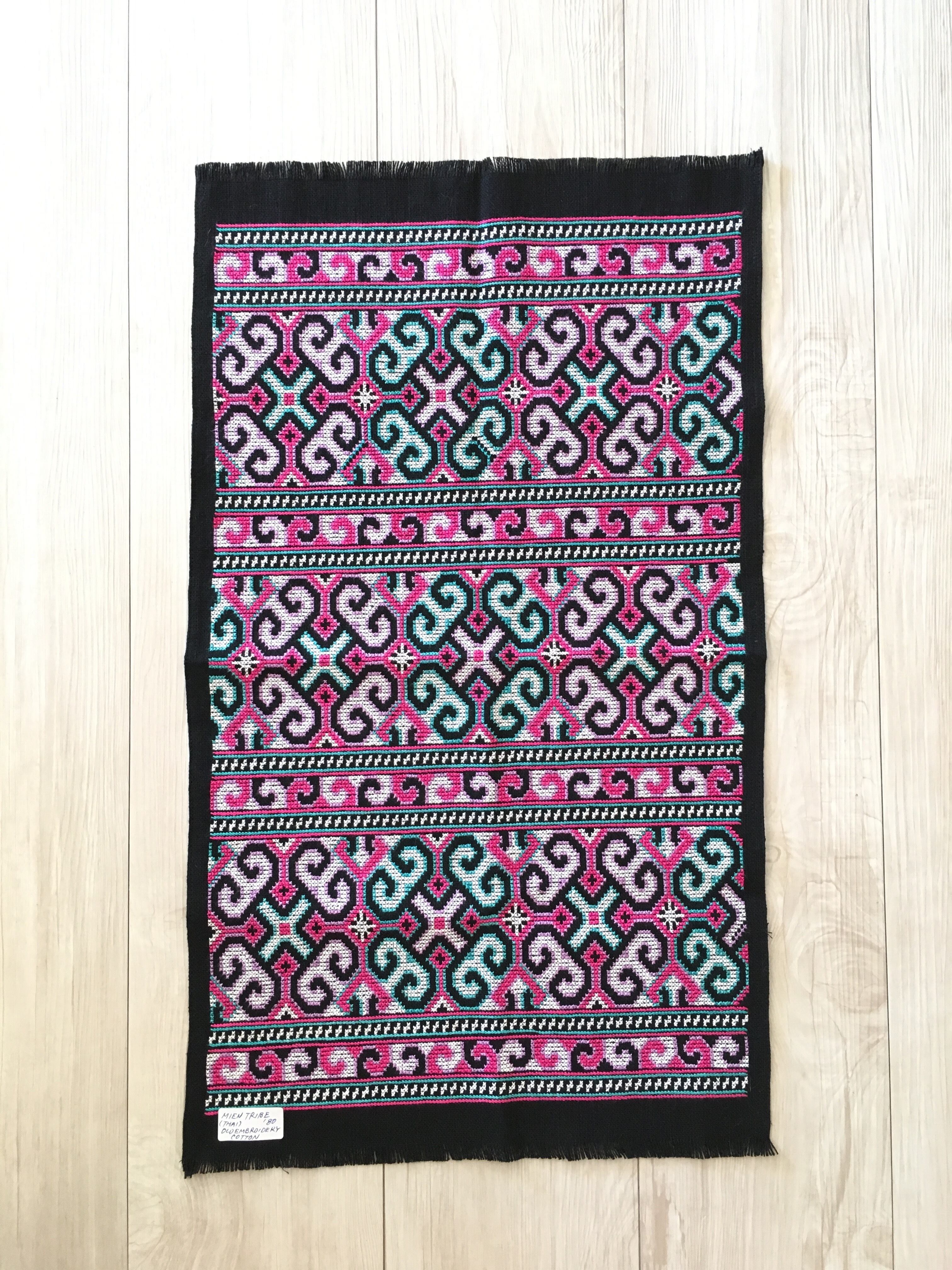 即納】ビンテージ（80') ヤオ族 (=ミェン族) 刺繍 ランチョンマット