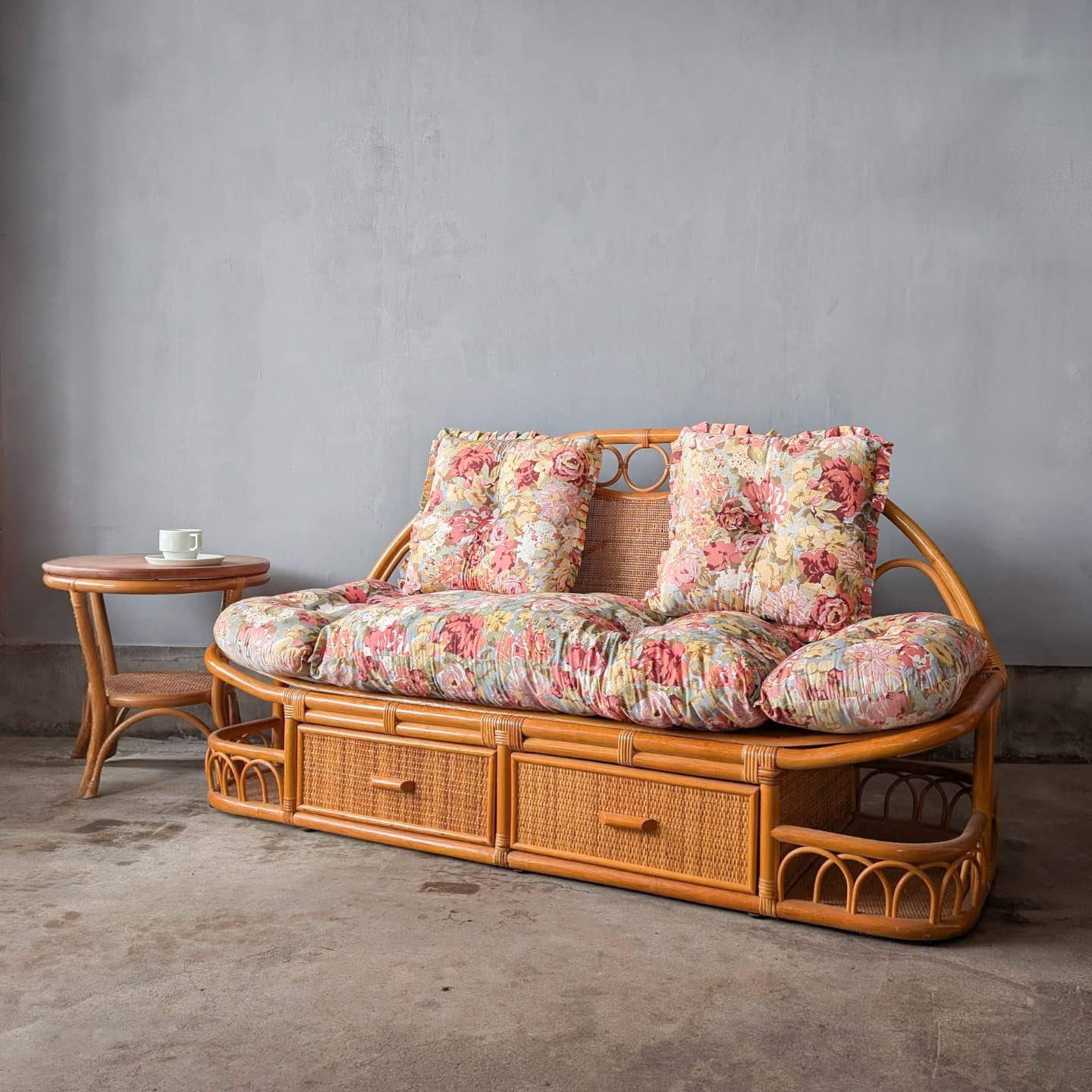 平成期頃の花柄ファブリックが可愛いラタンソファ クッション付き