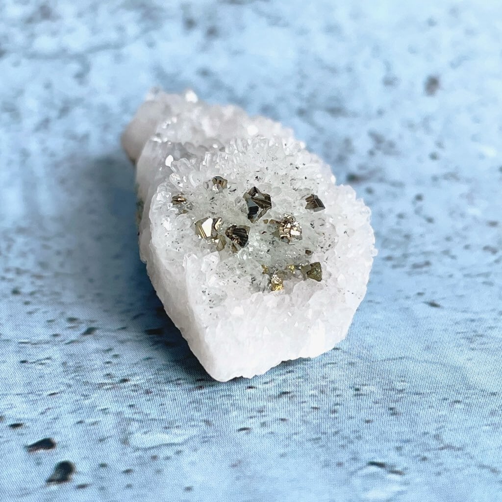 パイライト共生水晶／原石／クラスター／ジオード | 天然石 Stone
